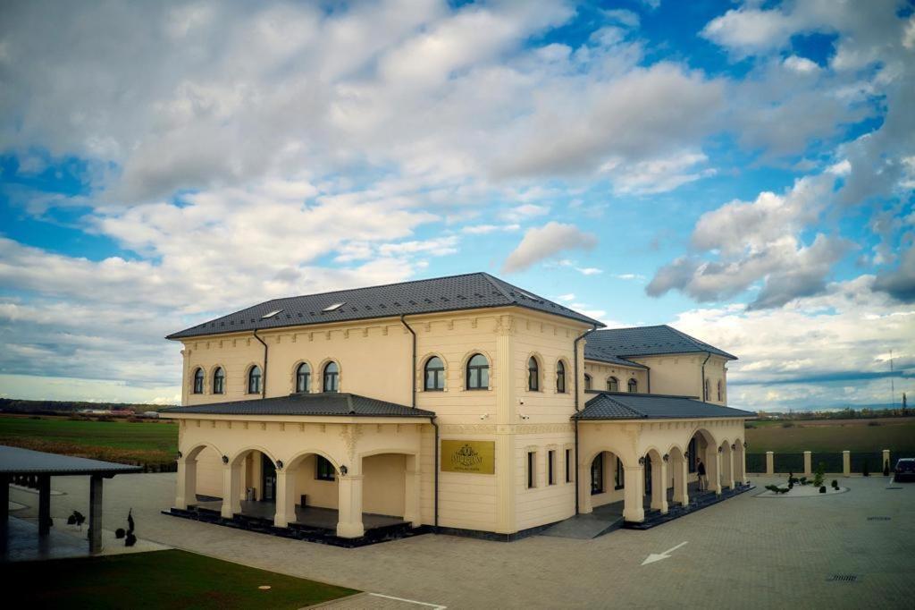 Hotel Imperium Botiz Buitenkant foto